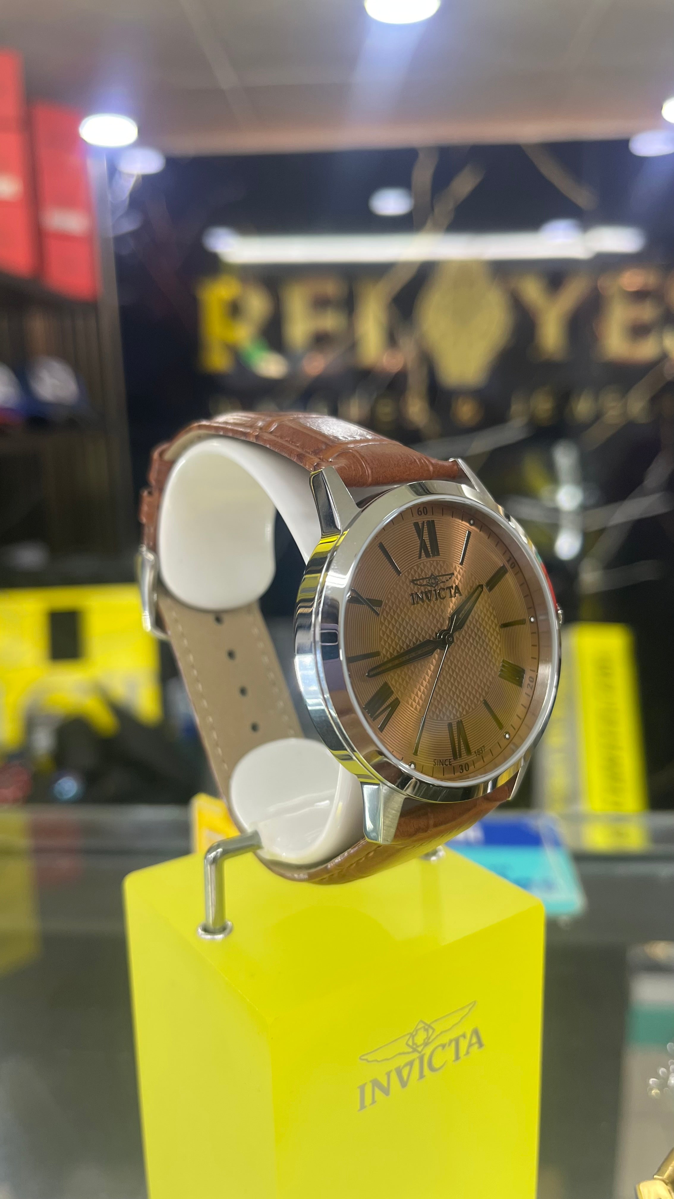 RELOJ CLÁSICO INVICTA CELESTIAL CUERO 47773